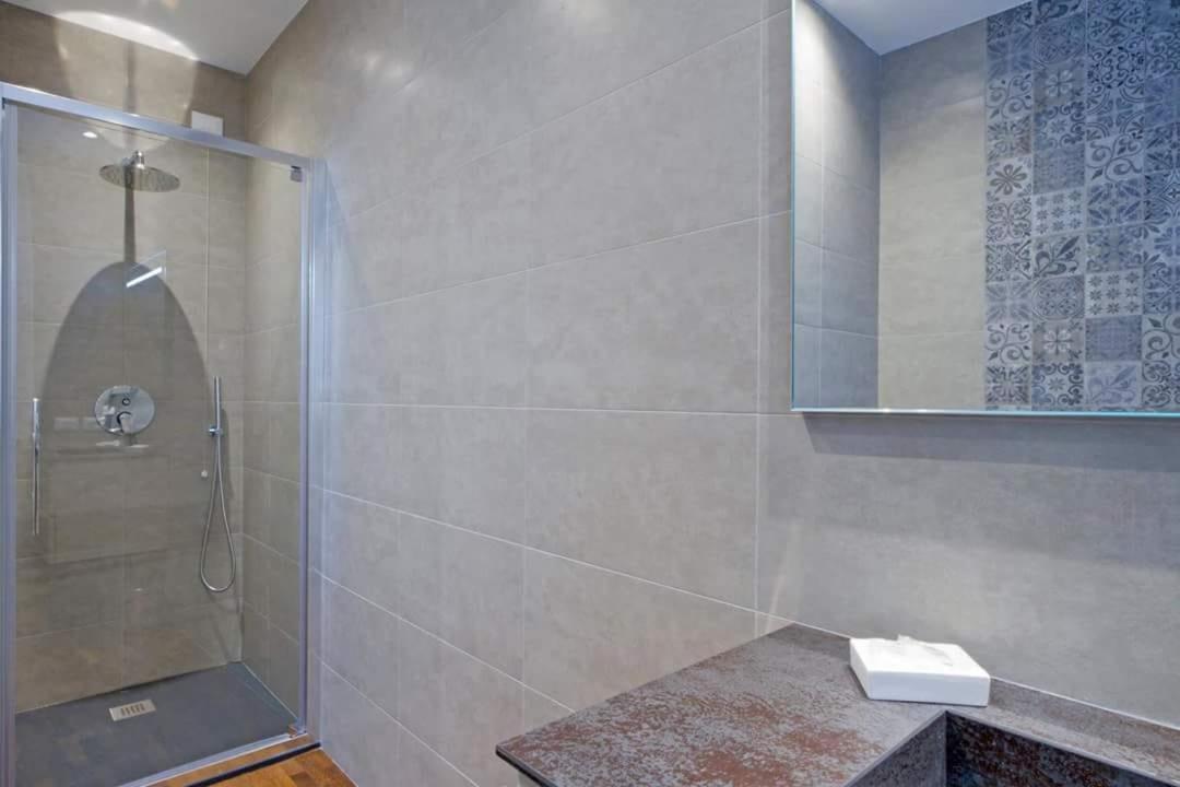 Central Stema Luxury มิซาโน อาดรีอาติโก ภายนอก รูปภาพ
